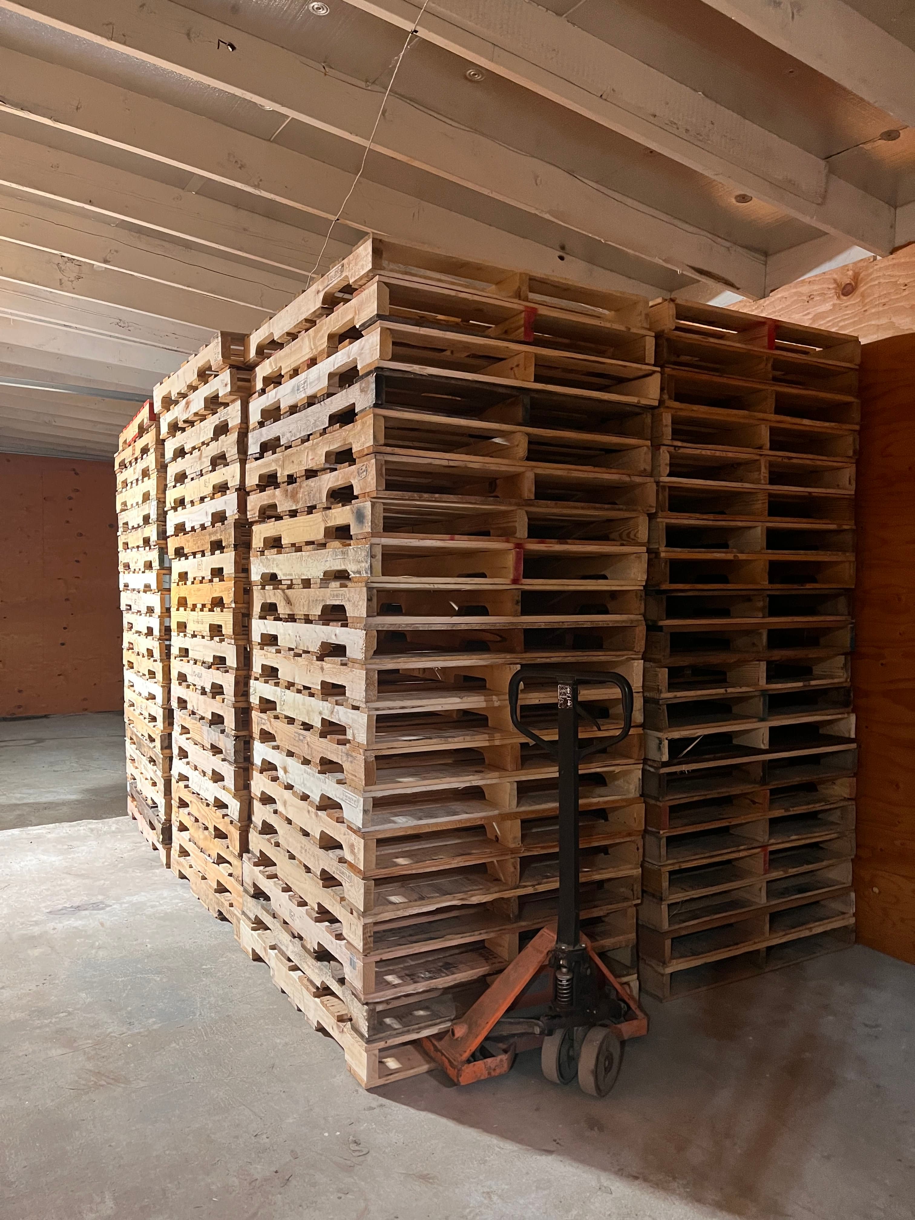 Standard & Repaired Pallets image 5